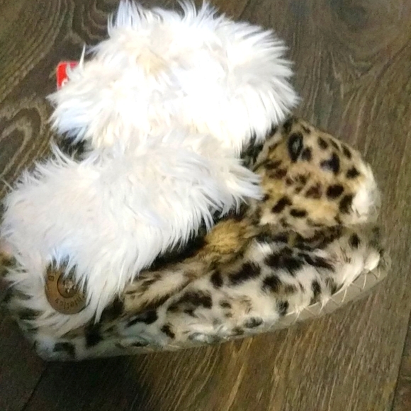 Slippers - Picture 1 of 6